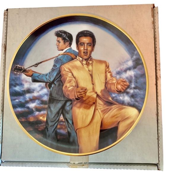 Elvis Presley Memorabilia 
Rockin' In The Moonlight' Porcelain Plate - Picture 2 of 12